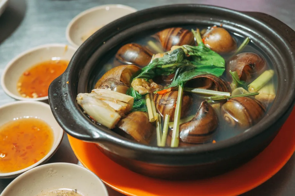 Khu bếp và quầy chế biến